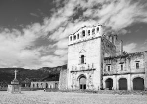 Conventos del siglo XVI en México. Arquitectura, fotografía y arte