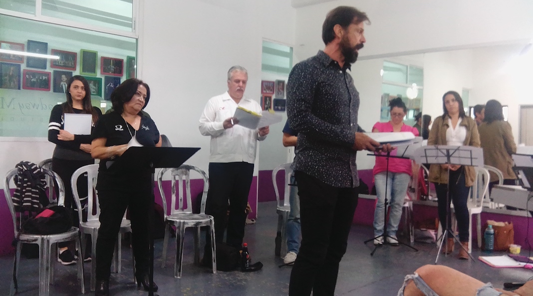 Crimen, pasión y boleros