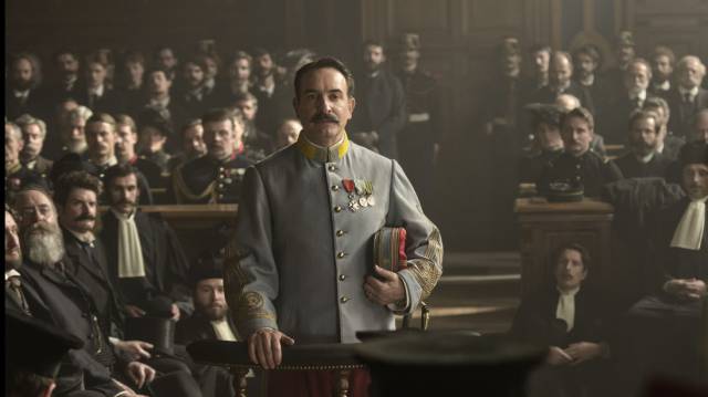 El oficial y el espía