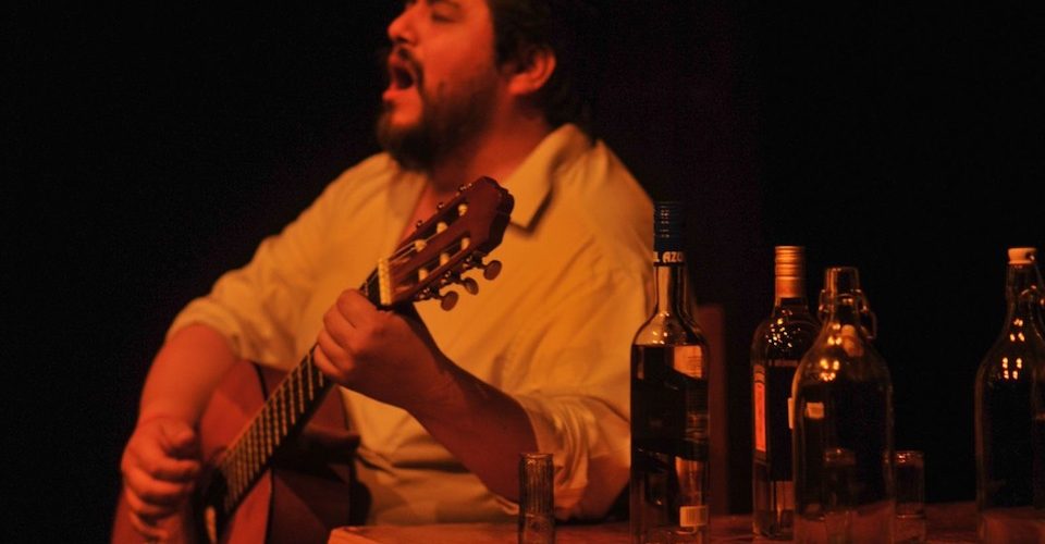 Entre penas y botellas