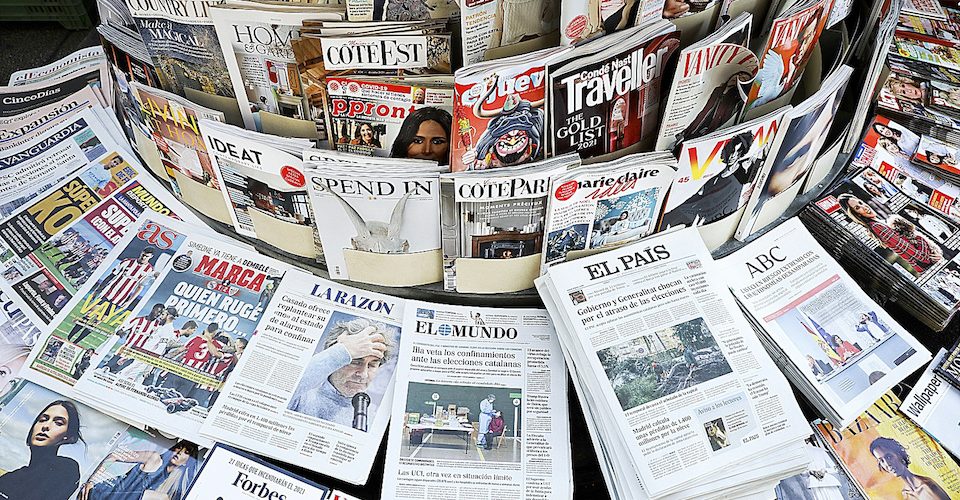 La mentira en el medio