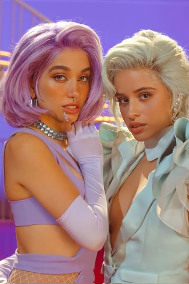 María Becerra y Camila Cabello